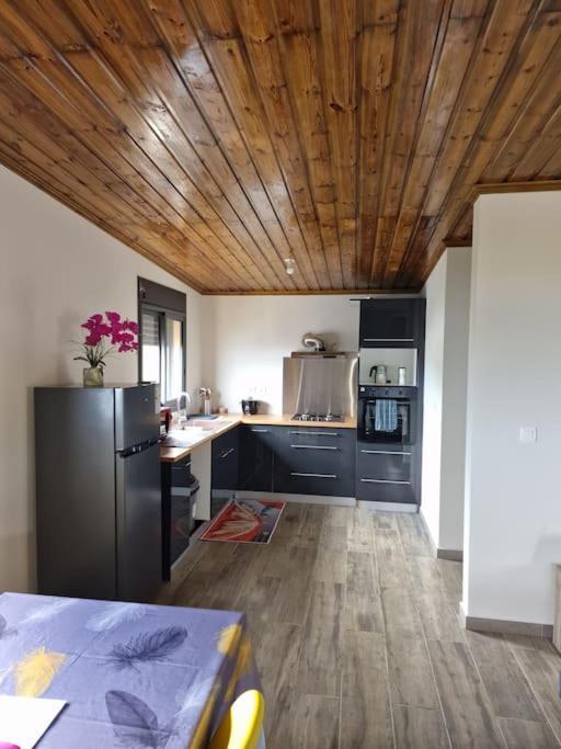 Charment Appartement Avec Vue Sur Mer Petite Île Екстериор снимка